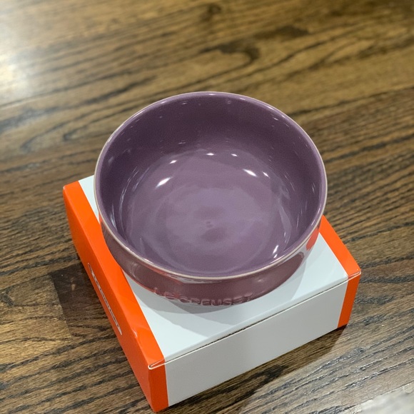New Le Creuset Mauve Pink Medium Flora Bowl - Picture 2 of 4
